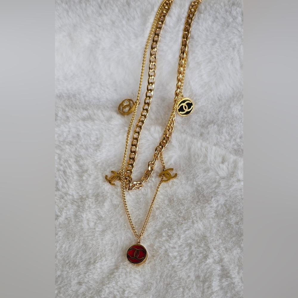 Elegant Gold Necklace with Red Accents